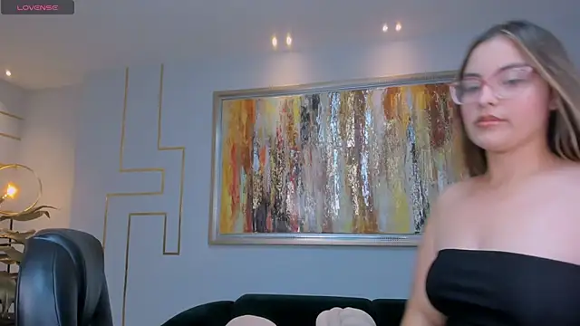 AllisonRogersX online show from April 16, 2026, 4:02 am