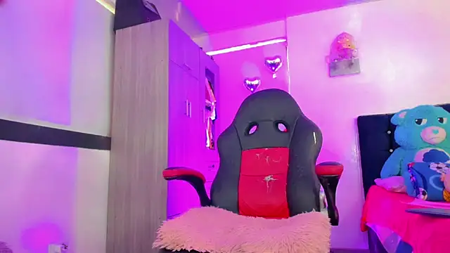 Hellen moons   online show from March 9, 2026, 7:17 pm