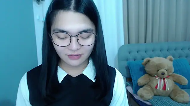 zhaviahale21 online show from October 15, 2025, 3:16 am
