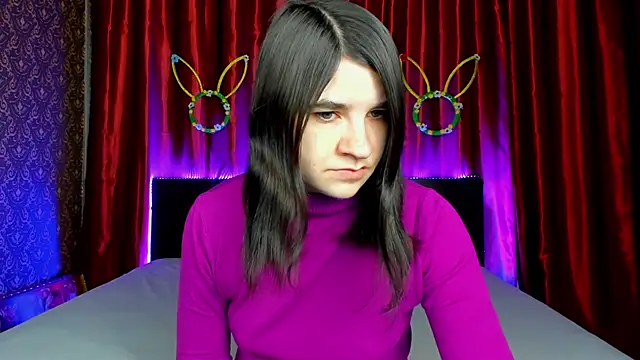  Polly Love  online show from April 18, 2026, 6:27 am