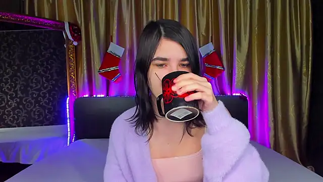  Polly Love  online show from January 7, 2026, 7:24 am