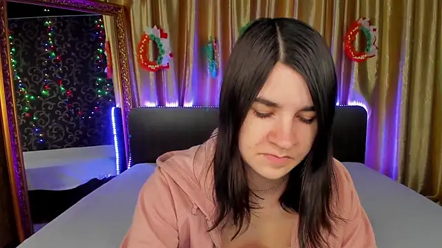  Polly Love  online show from April 10, 2026, 6:20 am