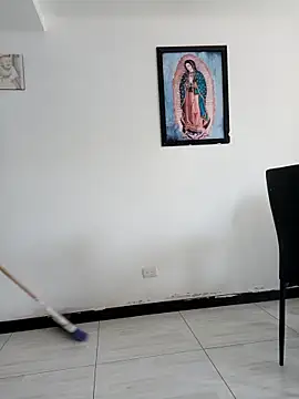 KimPielCanela online show from October 27, 2025, 5:14 pm