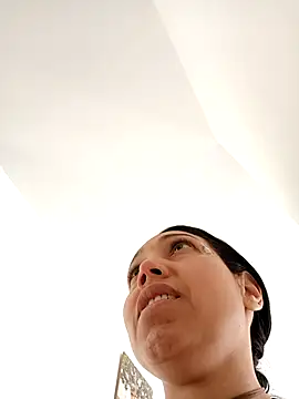 KimPielCanela online show from November 15, 2025, 3:16 pm