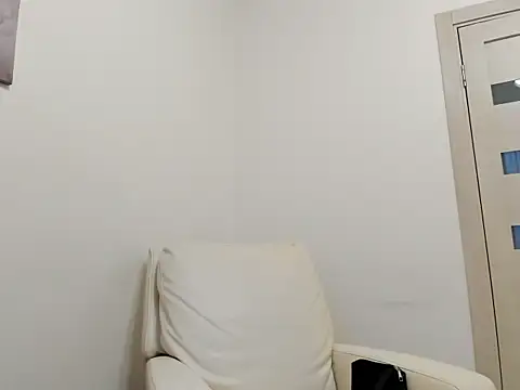 Snapshot of Holly_Molii chatting on February 5, 2025, 4:27 am Holly Molii online show from February 5, 2025, 4:27 am