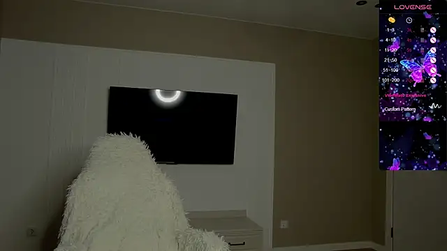 Snapshot of Holly_Molii chatting on December 19, 2025, 2:04 am Holly Molii online show from December 19, 2025, 2:04 am