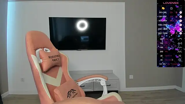 Snapshot of Holly_Molii chatting on September 19, 2025, 2:26 am Holly Molii online show from September 19, 2025, 2:26 am