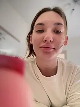 Snapshot of Holly_Molii chatting on March 20, 2025, 7:14 am Holly Molii online show from March 20, 2025, 7:14 am