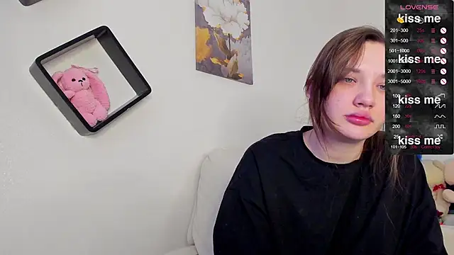 Snapshot of Holly_Molii chatting on February 13, 2025, 4:11 am Holly Molii online show from February 13, 2025, 4:11 am