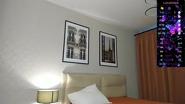 Snapshot of Holly_Molii chatting on September 29, 2025, 1:23 am Holly Molii online show from September 29, 2025, 1:23 am