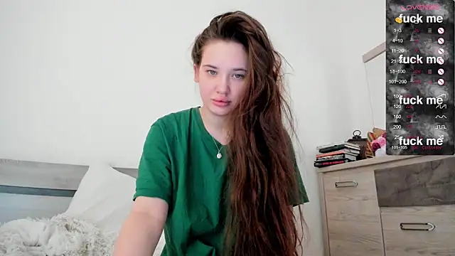 Snapshot of Holly_Molii chatting on February 22, 2025, 5:12 am Holly Molii online show from February 22, 2025, 5:12 am