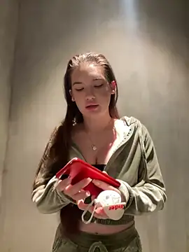 Snapshot of Holly_Molii chatting on January 23, 2025, 5:02 am Holly Molii online show from January 23, 2025, 5:02 am