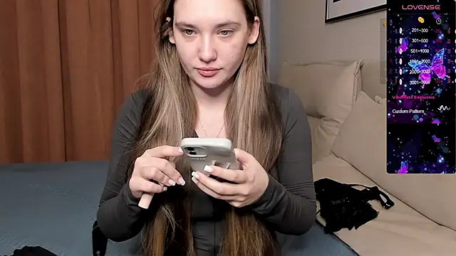 Snapshot of Holly_Molii chatting on January 15, 2026, 3:21 am Holly Molii online show from January 15, 2026, 3:21 am