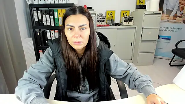 kilenyapatrice online show from October 7, 2025, 10:27 am