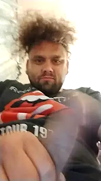 ShakeyJ87 online show from September 18, 2025, 5:10 am