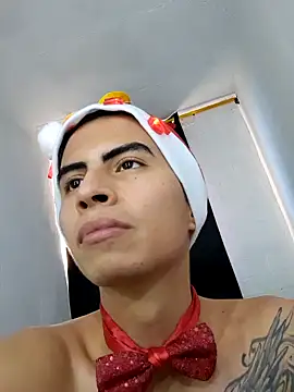 Velk hot online show from December 10, 2024, 9:33 pm