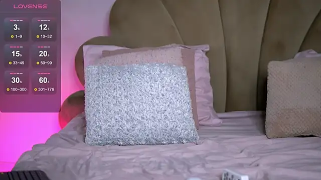 VivianneSteinX online show from September 25, 2025, 8:26 pm