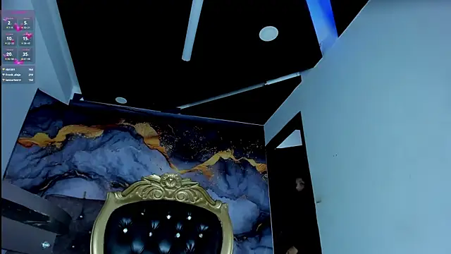 LuciaMoretti  online show from October 3, 2025, 12:28 pm