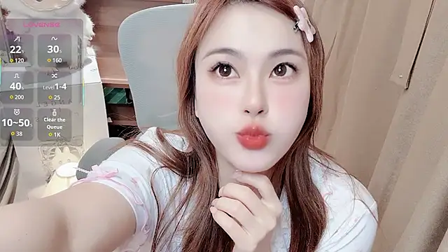 Snapshot of Neyllar chatting on April 16, 2026, 5:57 pm Neyllar online show from April 16, 2026, 5:57 pm