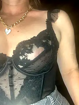 Liloo8923 online show from October 7, 2025, 2:01 am