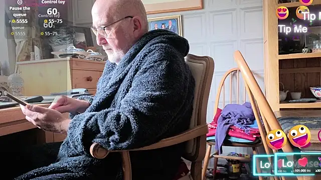 Adamdaddybear online show from September 26, 2025, 8:43 am