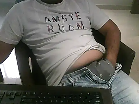 Snapshot of cryptoman1119 chatting on February 24, 2026, 10:27 am cryptoman1119 online show from February 24, 2026, 10:27 am