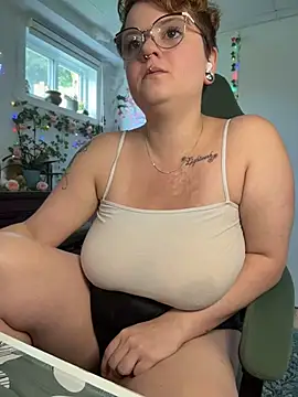 Sweetleeahxx online show from July 18, 2026, 1:41 pm