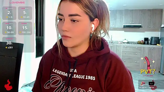 Lucia star   online show from November 18, 2025, 1:54 am