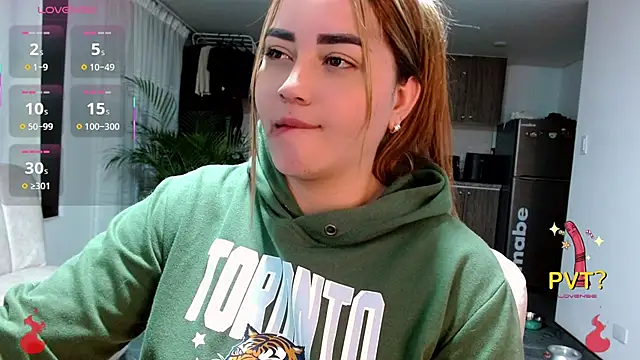 Lucia star   online show from November 14, 2025, 1:20 am