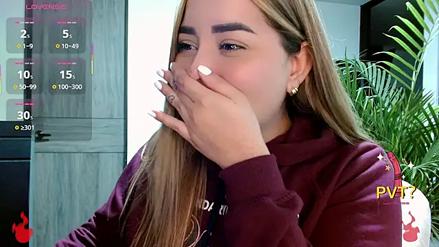 Lucia star   online show from November 11, 2025, 1:33 am