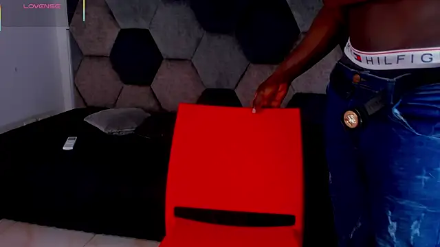 Latrellx7 online show from April 10, 2026, 3:46 am