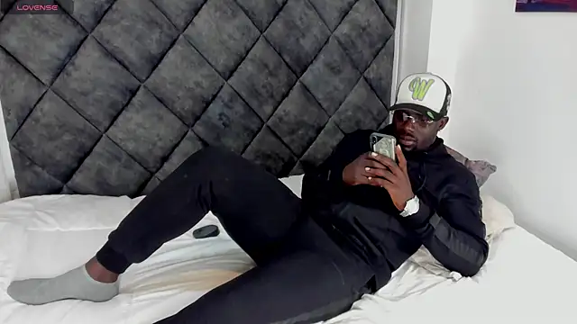 Latrellx7 online show from September 12, 2025, 3:28 am