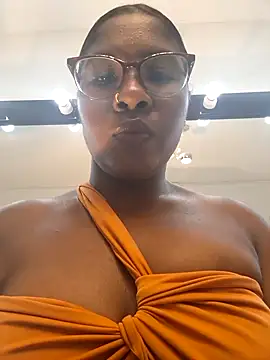 LaurennTyler online show from February 12, 2025, 8:18 pm