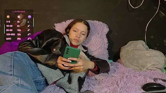 sweetdam12 online show from September 17, 2025, 8:33 pm