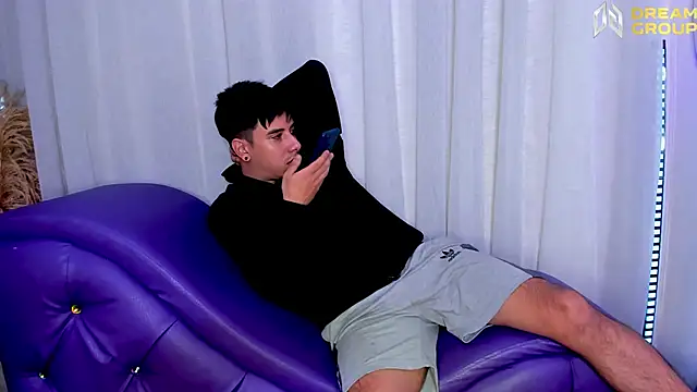 Yourslust  online show from October 28, 2025, 1:32 pm