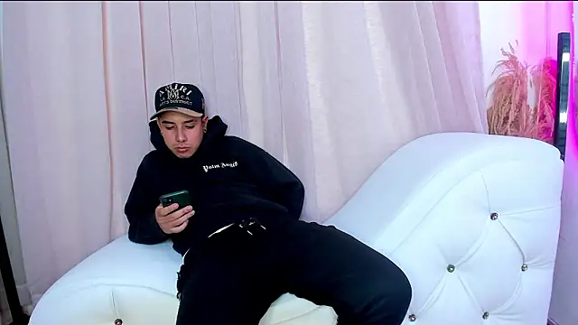 Yourslust  online show from March 21, 2026, 2:02 am