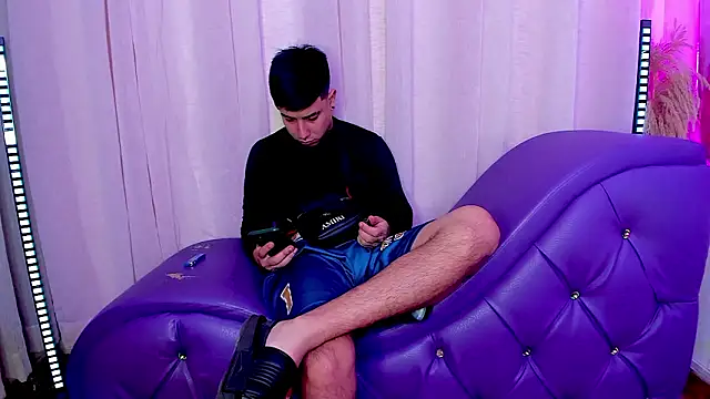 Yourslust  online show from February 19, 2026, 1:30 pm