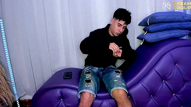 Yourslust  online show from October 31, 2025, 9:54 pm