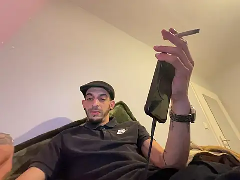 Rebeu313 online show from April 15, 2026, 11:27 pm