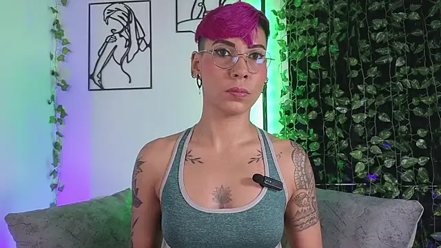 Snapshot of MiaMorgan_ chatting on February 3, 2026, 1:05 pm MiaMorgan online show from February 3, 2026, 1:05 pm