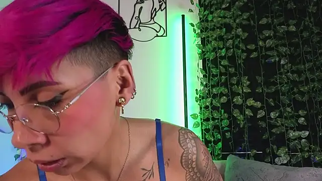 Snapshot of MiaMorgan_ chatting on February 21, 2026, 2:52 pm MiaMorgan online show from February 21, 2026, 2:52 pm