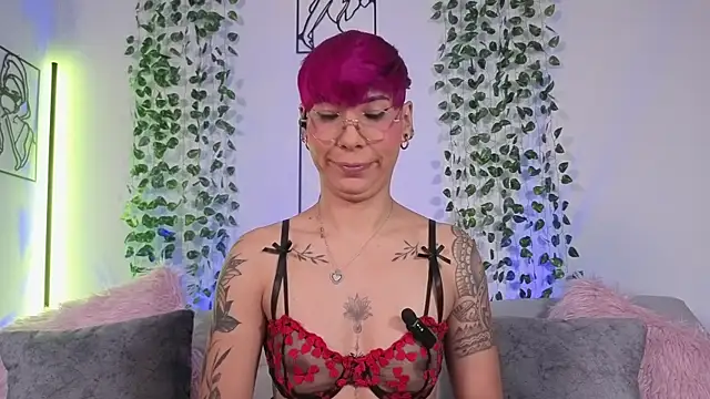 MiaMorgan  online show from April 6, 2026, 2:07 pm