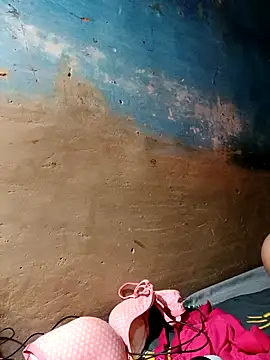 Snapshot of AparnaBoudi chatting on February 9, 2026, 6:39 pm AparnaBoudi online show from February 9, 2026, 6:39 pm