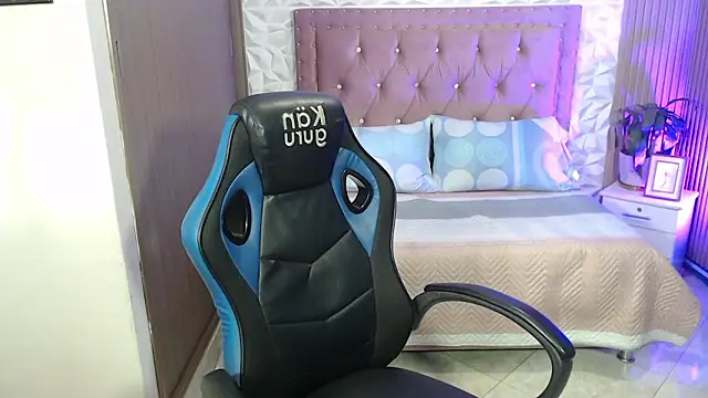 Perla prg online show from March 21, 2026, 1:59 pm