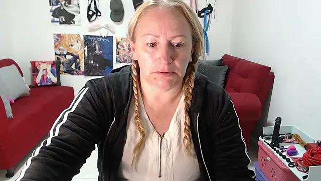 emperabigbootybigass online show from October 21, 2025, 12:15 pm