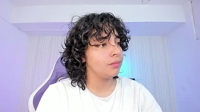 Snapshot of miku_katsuragi chatting on February 1, 2026, 2:43 am miku katsuragi online show from February 1, 2026, 2:43 am