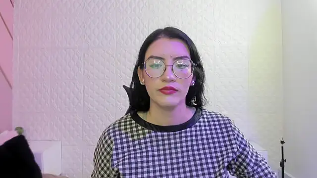 Violetaa diazz online show from May 27, 2026, 9:11 pm