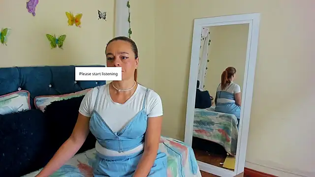 Snapshot of cristalwalker__ chatting on October 6, 2025, 11:22 am cristalwalker online show from October 6, 2025, 11:22 am