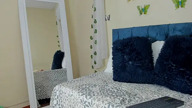Snapshot of cristalwalker__ chatting on March 18, 2025, 6:50 pm cristalwalker online show from March 18, 2025, 6:50 pm