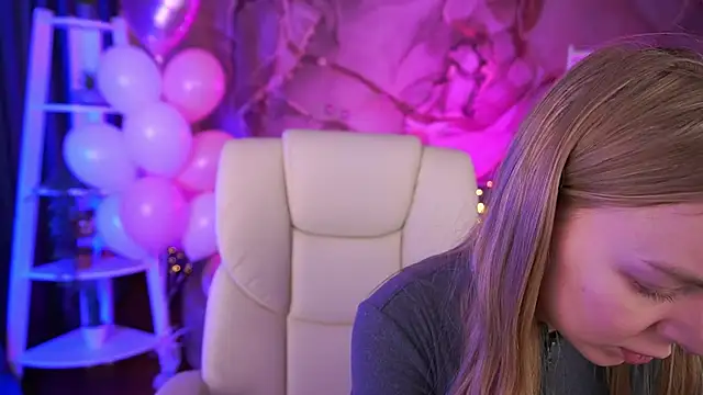 EmilySunshineS online show from February 17, 2026, 9:06 am